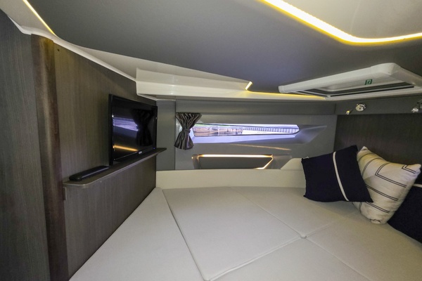 33ft Navan Yacht For Sale