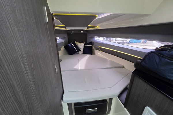 33ft Navan Yacht For Sale