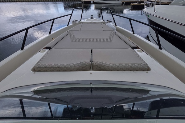 33ft Navan Yacht For Sale