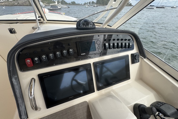 30ft Grady White Yacht For Sale