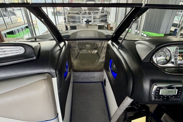 24ft Malibu Yacht For Sale