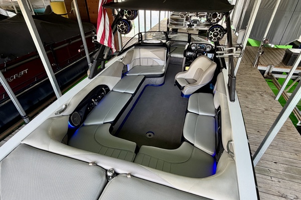 24ft Malibu Yacht For Sale