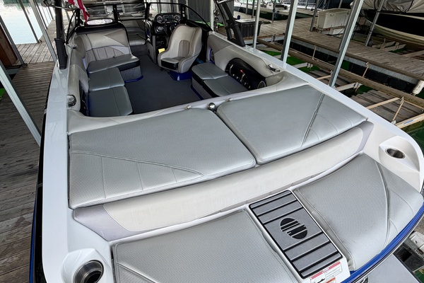 24ft Malibu Yacht For Sale