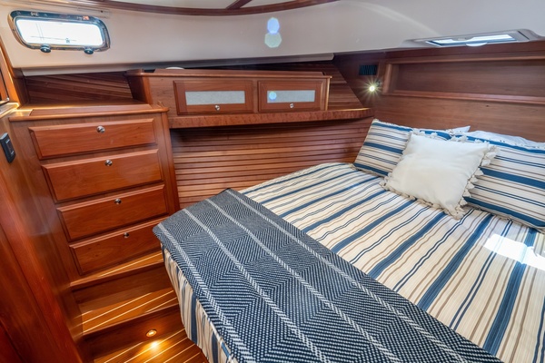 Favorite Daughter 45ft Sabre Yacht For Sale