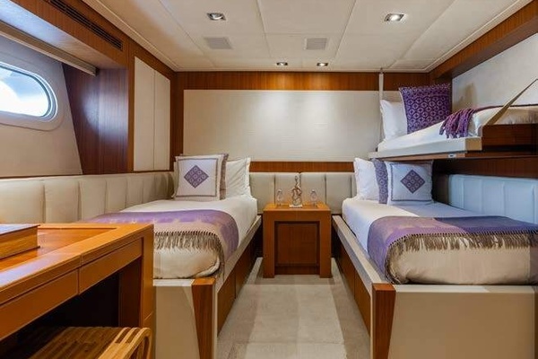 Convertible Twin to Queen Cabin with Pulman