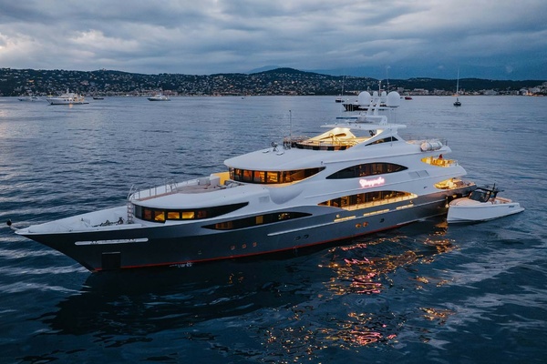 CHAMPAGNE SEAS