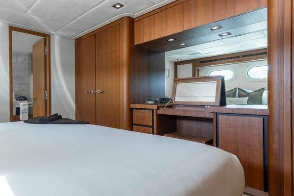 Guest Cabin Queen