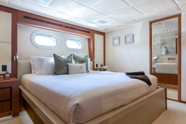 Guest Cabin Queen