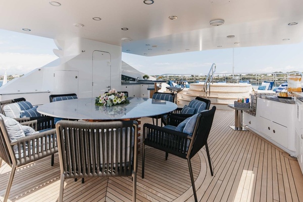Sun Deck Al Fresco dining and Jacuzzi