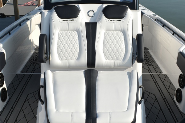 Fish Tales IV 32ft Fountain Yacht For Sale