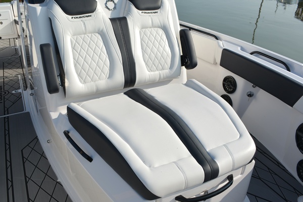Fish Tales IV 32ft Fountain Yacht For Sale