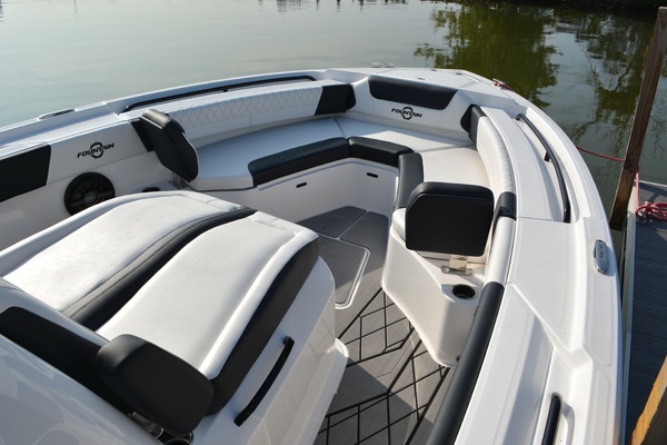 Fish Tales IV 32ft Fountain Yacht For Sale