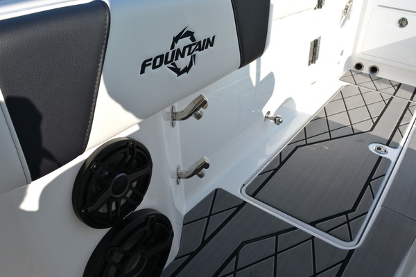 Fish Tales IV 32ft Fountain Yacht For Sale