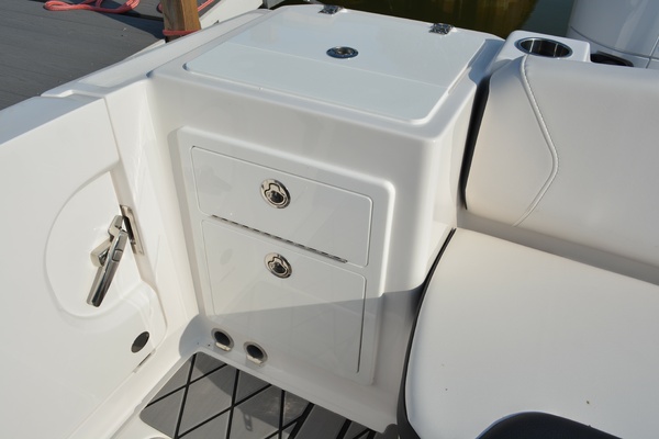 Fish Tales IV 32ft Fountain Yacht For Sale