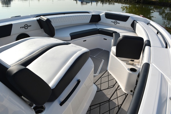 Fish Tales IV 32ft Fountain Yacht For Sale