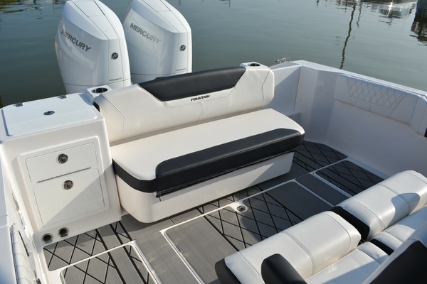 Fish Tales IV 32ft Fountain Yacht For Sale