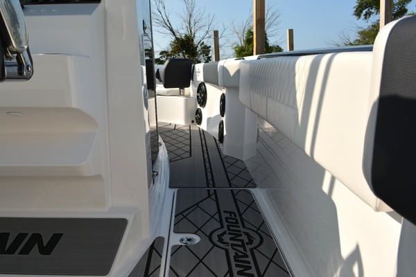 Fish Tales IV 32ft Fountain Yacht For Sale