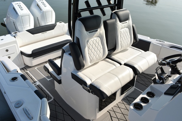 Fish Tales IV 32ft Fountain Yacht For Sale