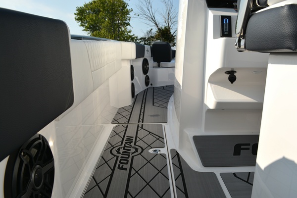 Fish Tales IV 32ft Fountain Yacht For Sale