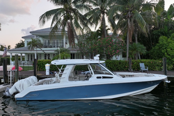 2021 Boston Whaler 35