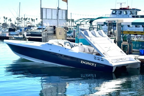 2015 Donzi 38