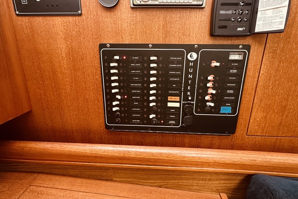 Second Life 35ft Hunter Yacht For Sale