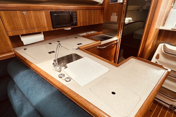 Second Life 35ft Hunter Yacht For Sale