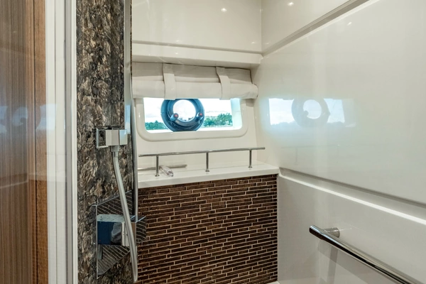 Sea Ray L65 Yacht For Sale