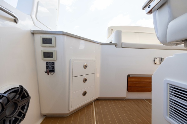 35ft Boston Whaler Yacht For Sale