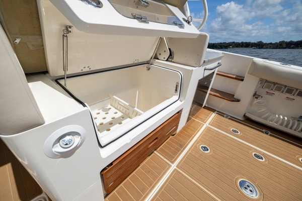 35ft Boston Whaler Yacht For Sale