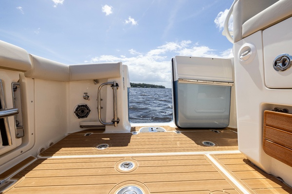 35ft Boston Whaler Yacht For Sale