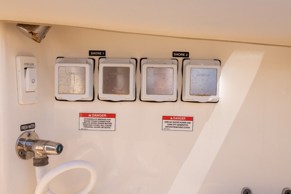35ft Boston Whaler Yacht For Sale