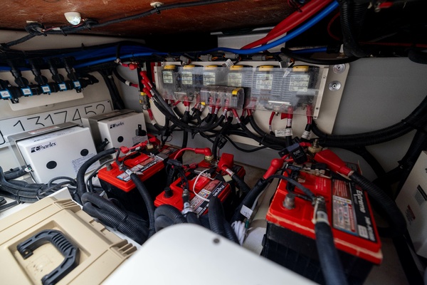 35ft Boston Whaler Yacht For Sale