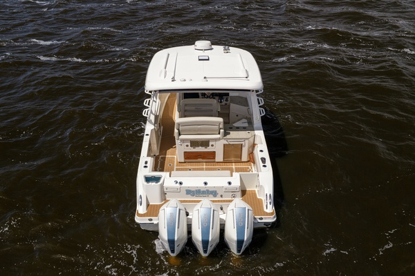 35ft Boston Whaler Yacht For Sale