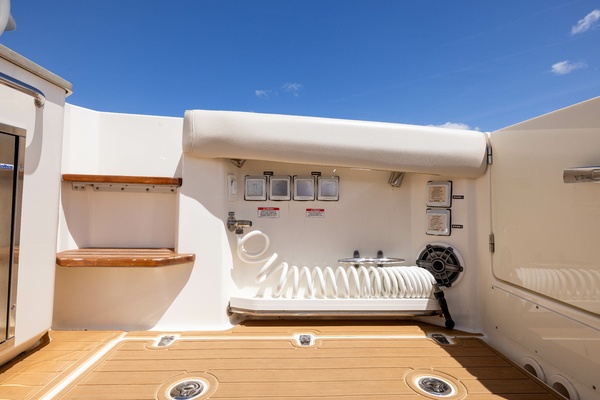 35ft Boston Whaler Yacht For Sale