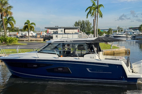 Jeanneau NC 1095 Coupe Yacht For Sale