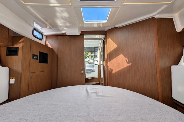Jeanneau NC 1095 Coupe Yacht For Sale