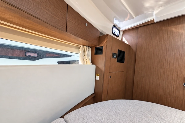 Jeanneau NC 1095 Coupe Yacht For Sale