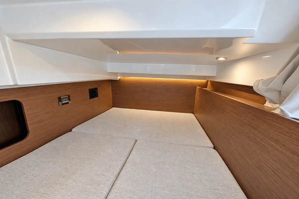 Jeanneau NC 1095 Coupe Yacht For Sale