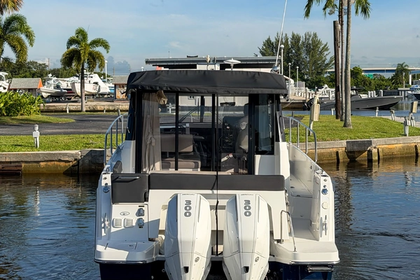 Jeanneau NC 1095 Coupe Yacht For Sale
