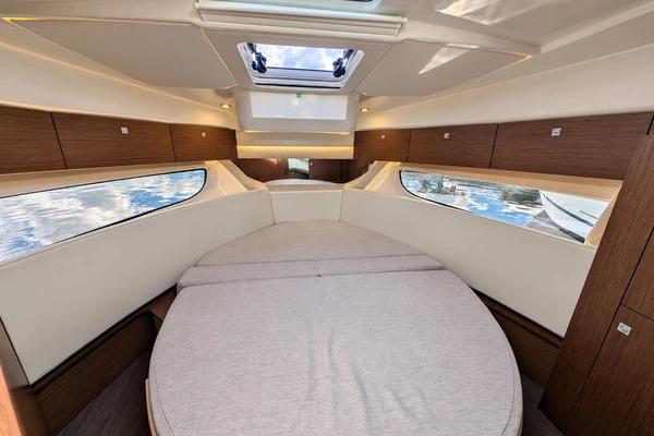 Jeanneau NC 1095 Coupe Yacht For Sale