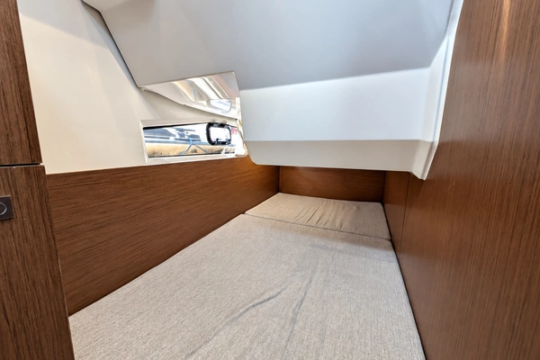 Jeanneau NC 1095 Coupe Yacht For Sale