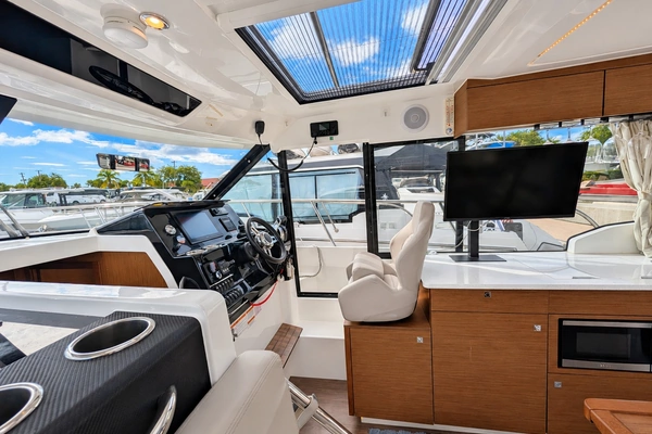Jeanneau NC 1095 Coupe Yacht For Sale