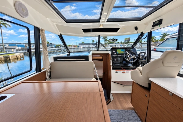 Jeanneau NC 1095 Coupe Yacht For Sale