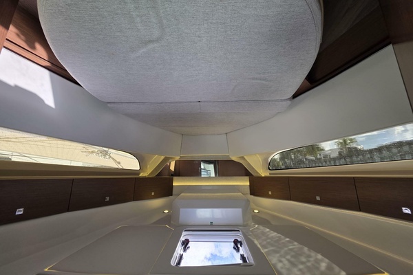 34ft Jeanneau Yacht For Sale