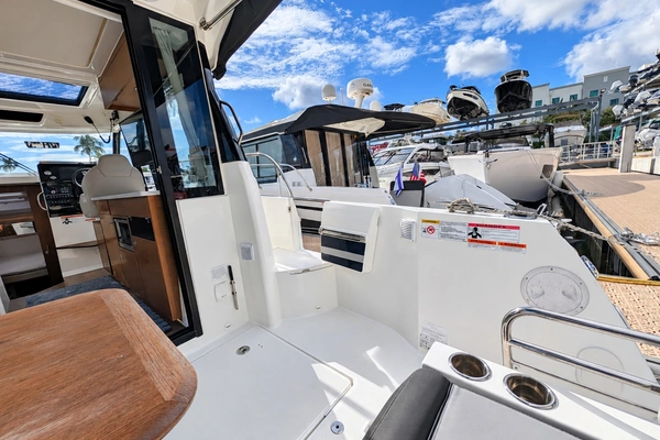 Jeanneau NC 1095 Coupe Yacht For Sale