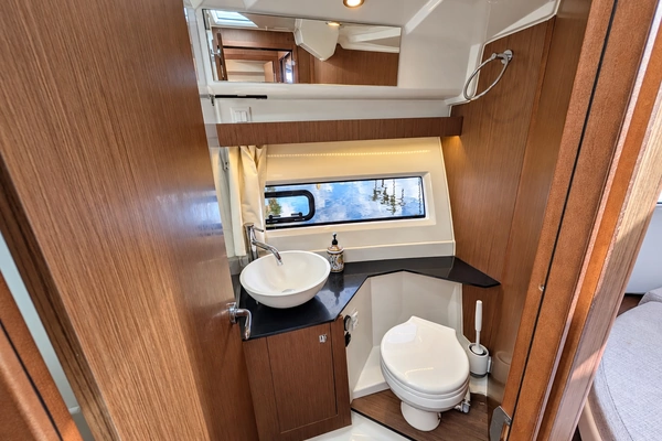 Jeanneau NC 1095 Coupe Yacht For Sale
