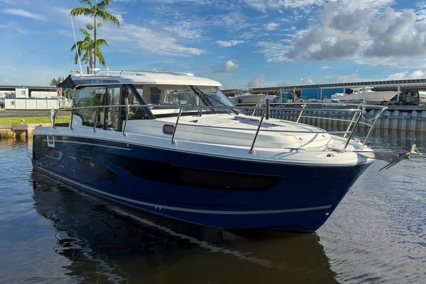 Jeanneau NC 1095 Coupe Yacht For Sale