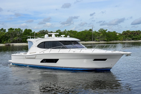 44-ft-Riviera-2017-445 SUV-Aquarius Jupiter Florida United States  yacht for sale