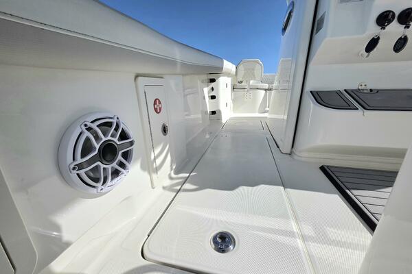 32ft World Cat Yacht For Sale